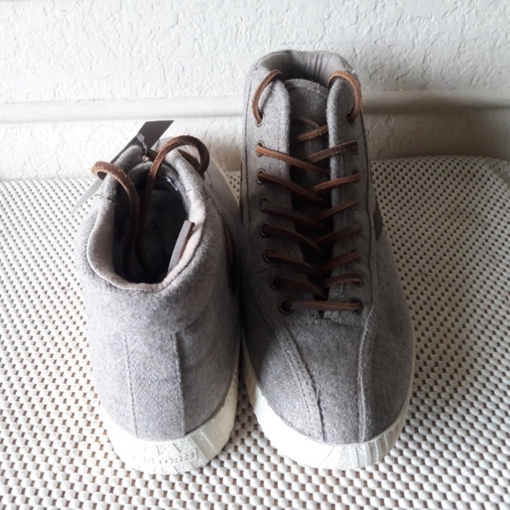 Men's Tretorn Sneakers. Size 10.5